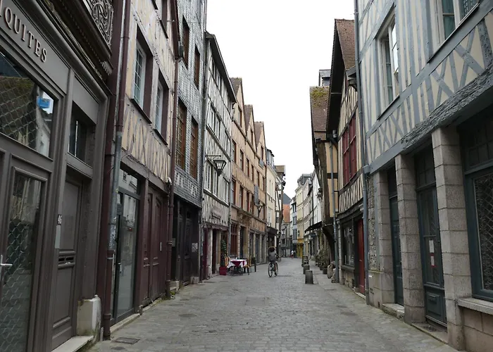 Jardin De L'hôtel De *